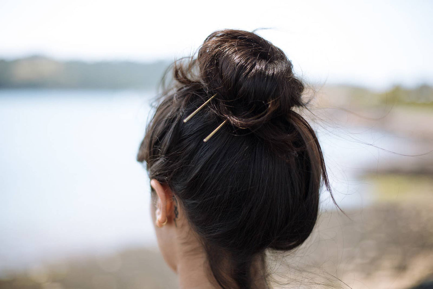 Lizzy Minimal Brass Hairpin - Pretzel