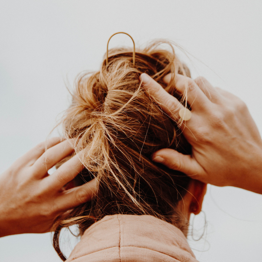 Lizzy Minimal Brass Hairpin - Straight