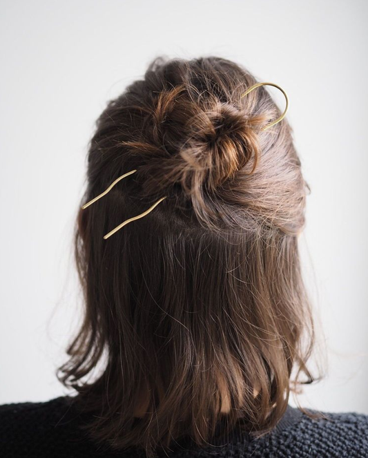 Lizzy Minimal Brass Hairpin -  Wavy