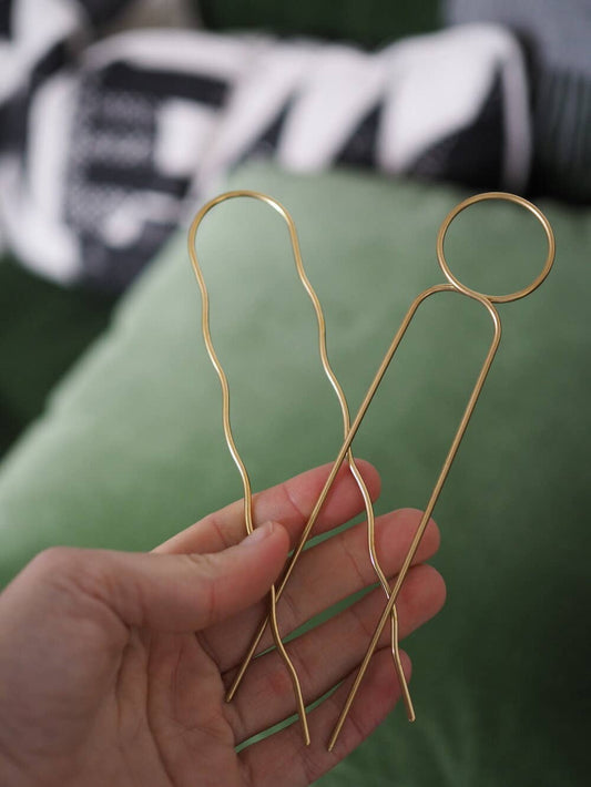 Lizzy Minimal Brass Hairpin -  Wavy