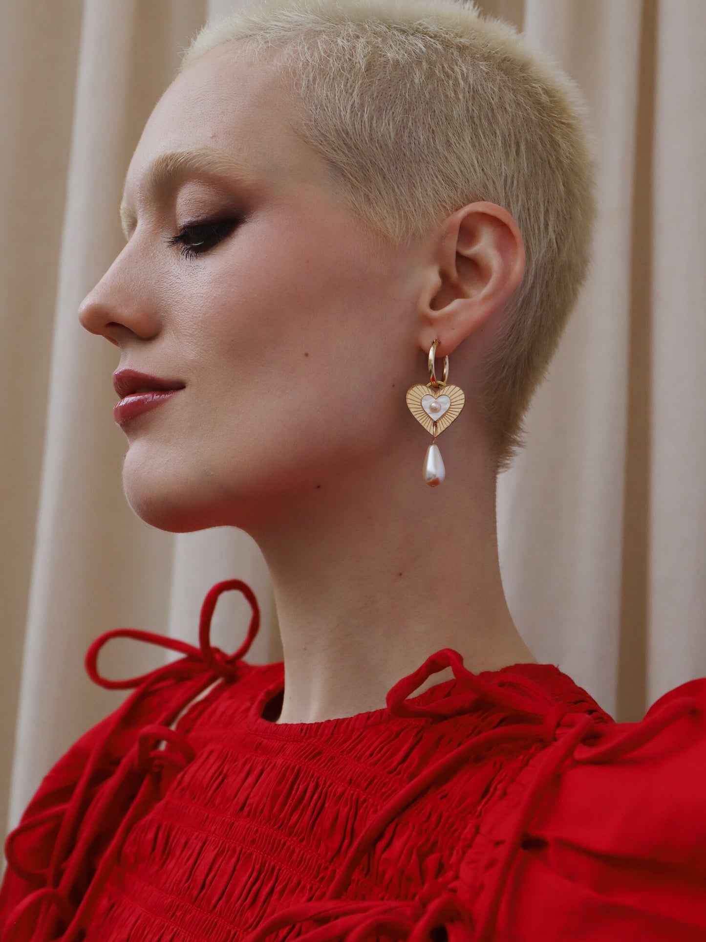 Robyn Drop Hoops in Cream