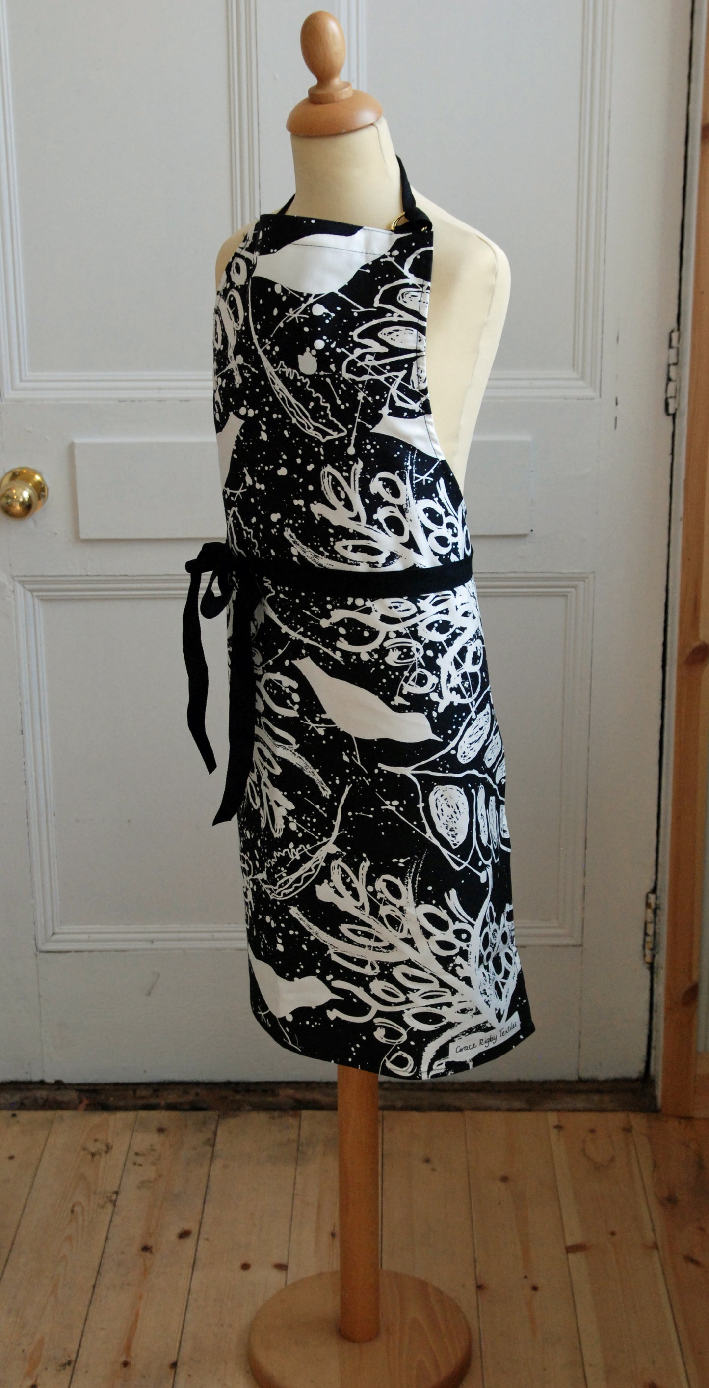 Black and White Birds Cotton Apron