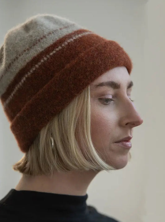 Double Dott Hat in Rust and Sand