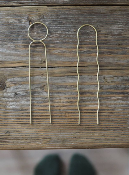 Lizzy Minimal Brass Hairpin -  Wavy