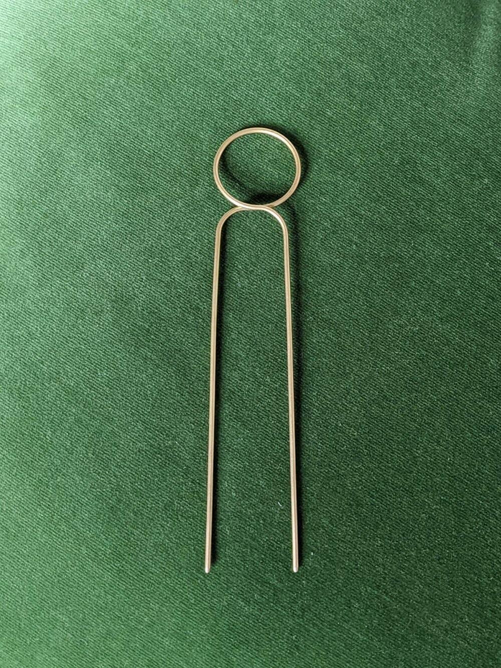 Lizzy Minimal Brass Hairpin - Loop
