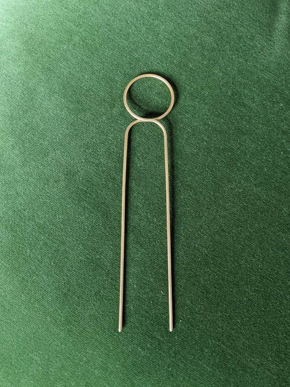 Lizzy Minimal Brass Hairpin - Loop
