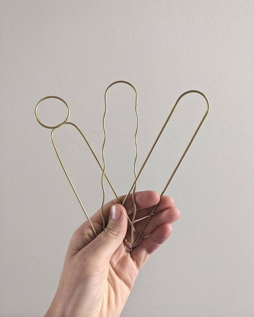 Lizzy Minimal Brass Hairpin -  Wavy