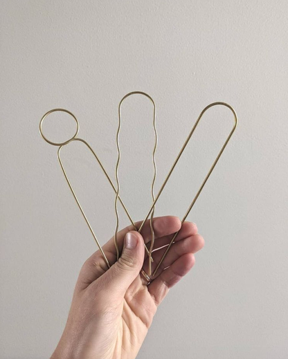 Lizzy Minimal Brass Hairpin -  Wavy
